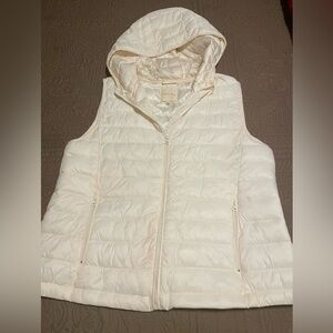 Copper Key ladies cream colored lightweight puffer vest. Size L